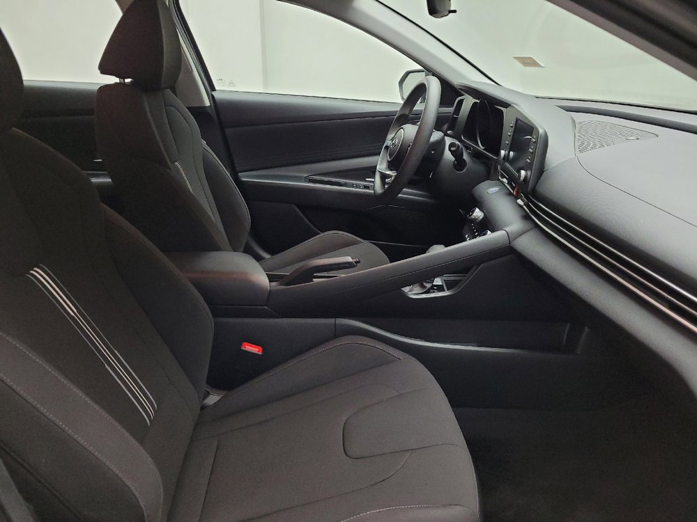 Used 2023 Hyundai Elantra SEL w/ Preferred Accessory Package FWD image 21