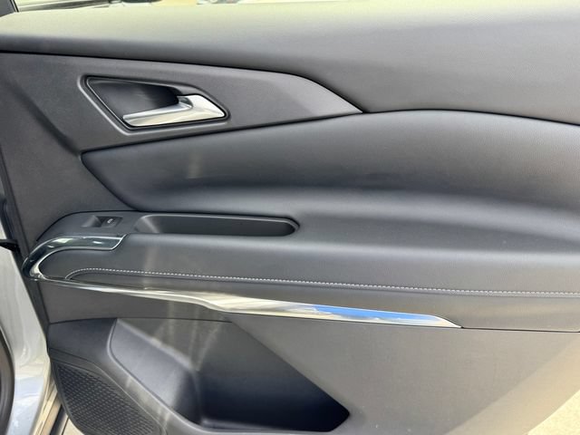 Used 2026 Chevrolet Traverse LT w/ LPO, Floor Liner Package FWD image 8