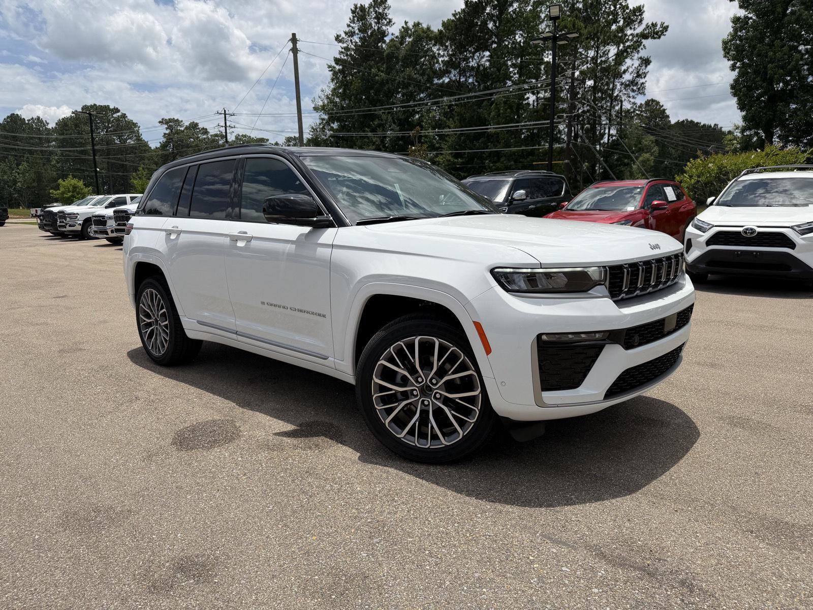 New 2026 Jeep Grand Cherokee Summit AWD/4WD image 3