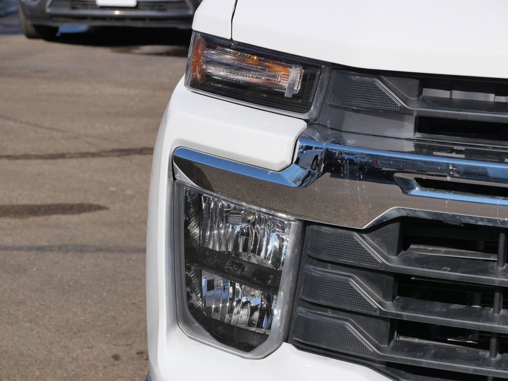 Used 2025 Chevrolet Silverado 2500 LT w/ Convenience Package AWD/4WD image 3