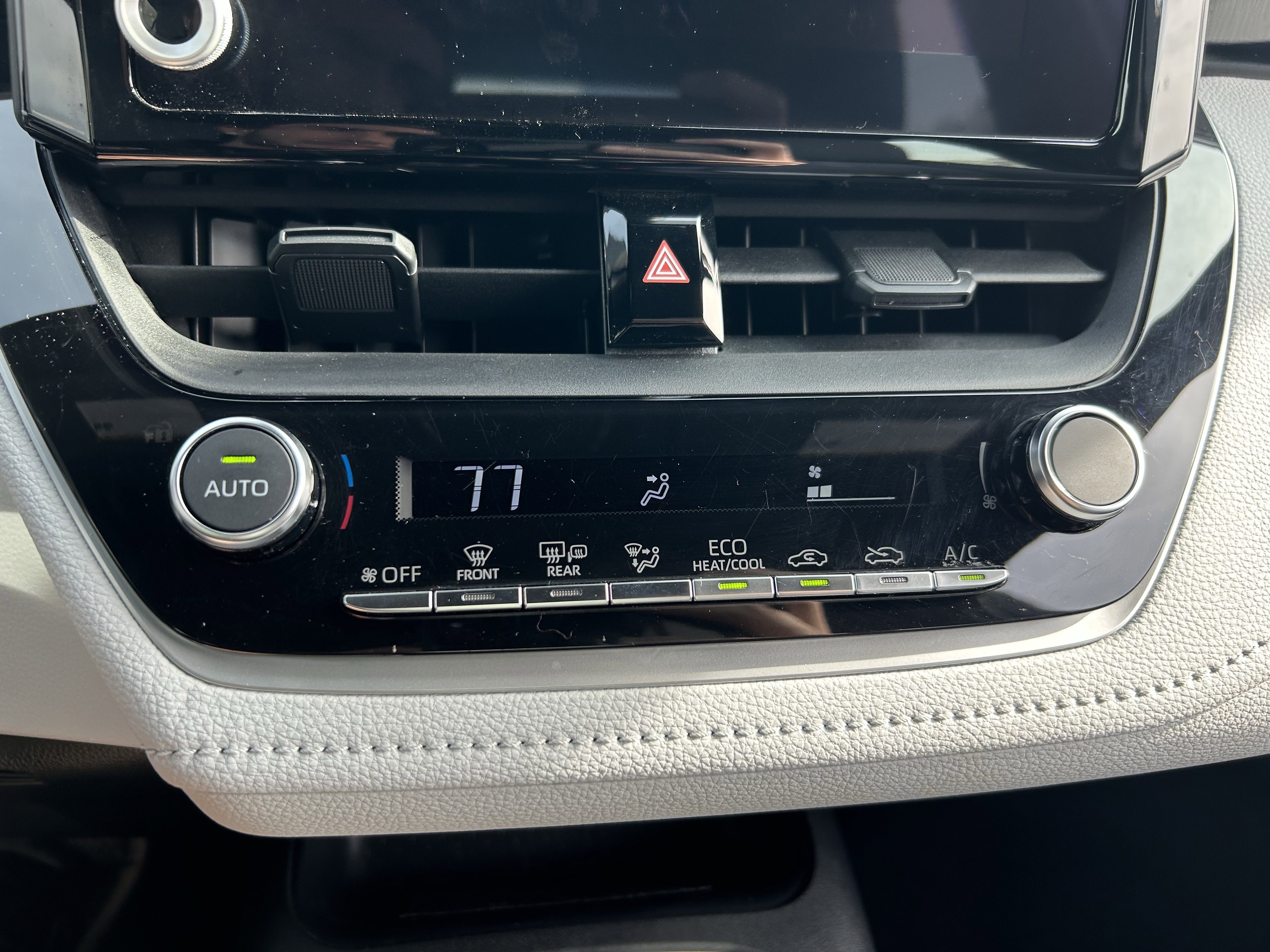 Used 2024 Toyota Corolla SE image 14