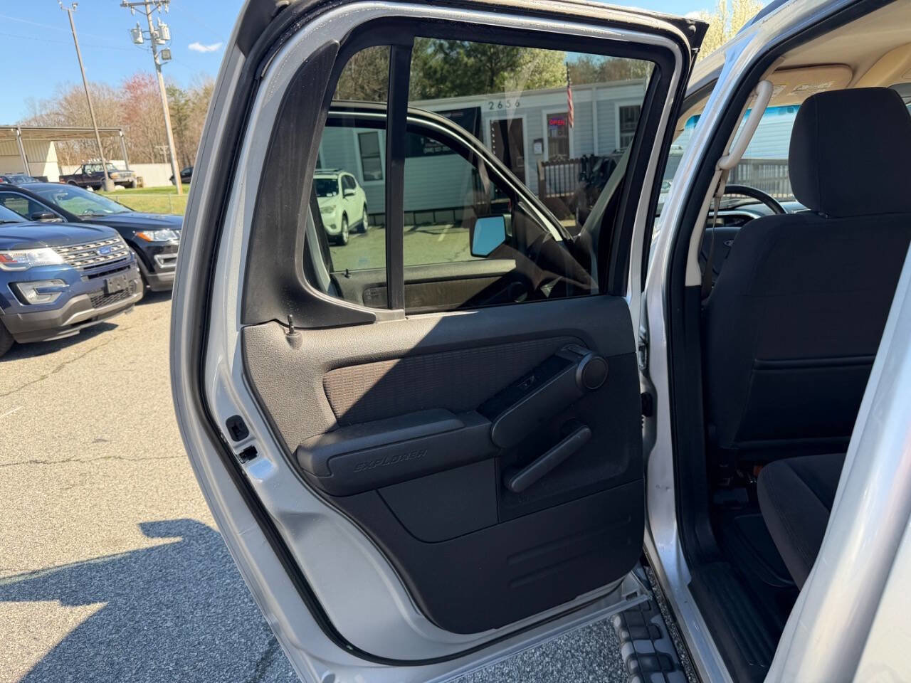 Used 2010 Ford Explorer Sport Trac XLT image 20