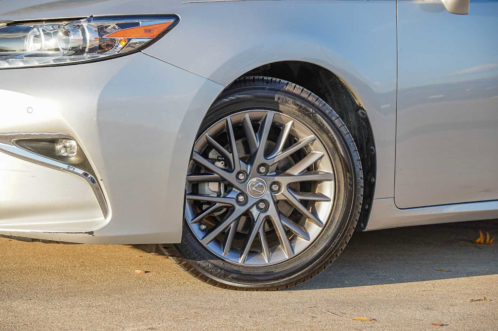 Used 2018 Lexus ES 350 image 2