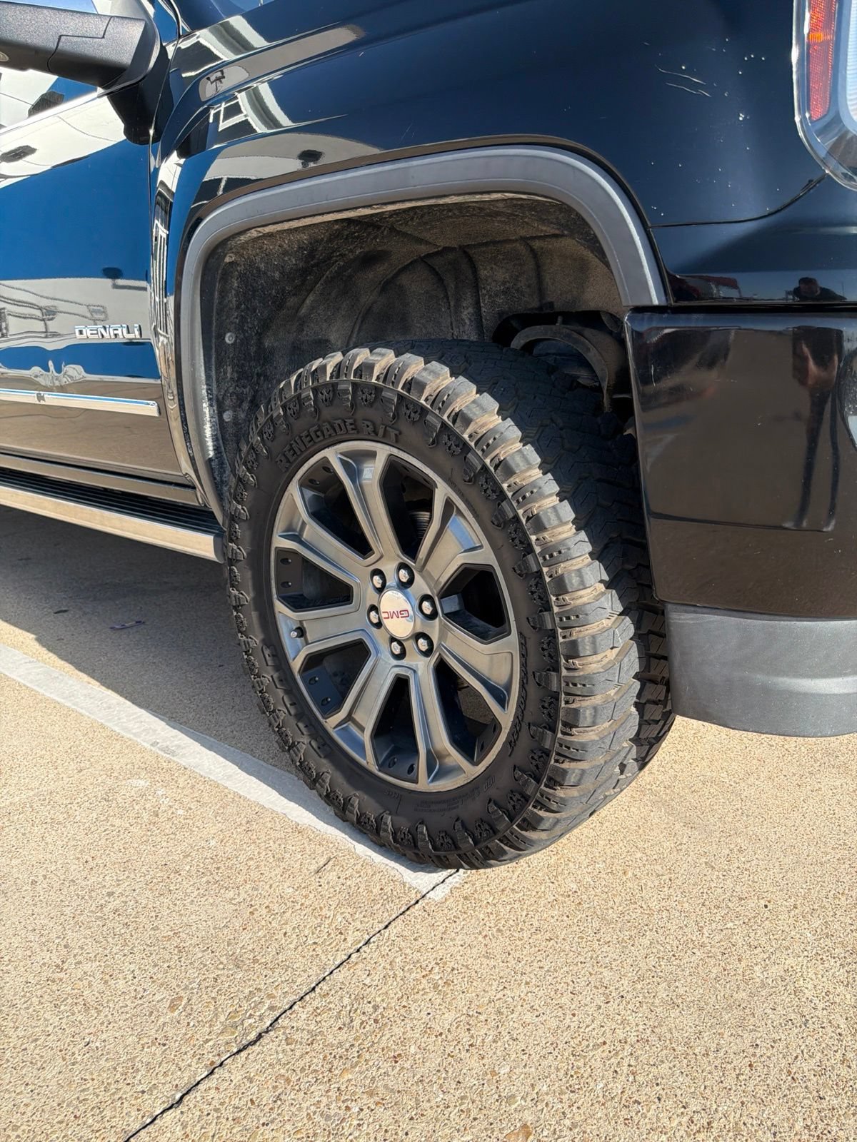Used 2016 GMC Sierra 1500 Denali w/ Denali Ultimate Package AWD/4WD image 22