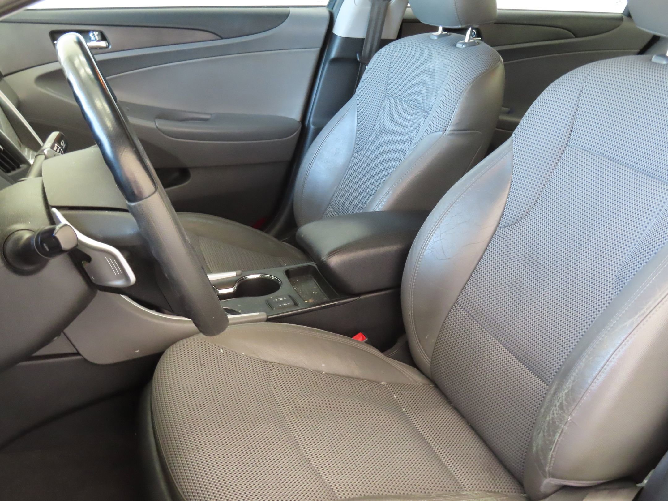 Used 2013 Hyundai Sonata SE w/ Navigation & Sunroof Pkg FWD image 9