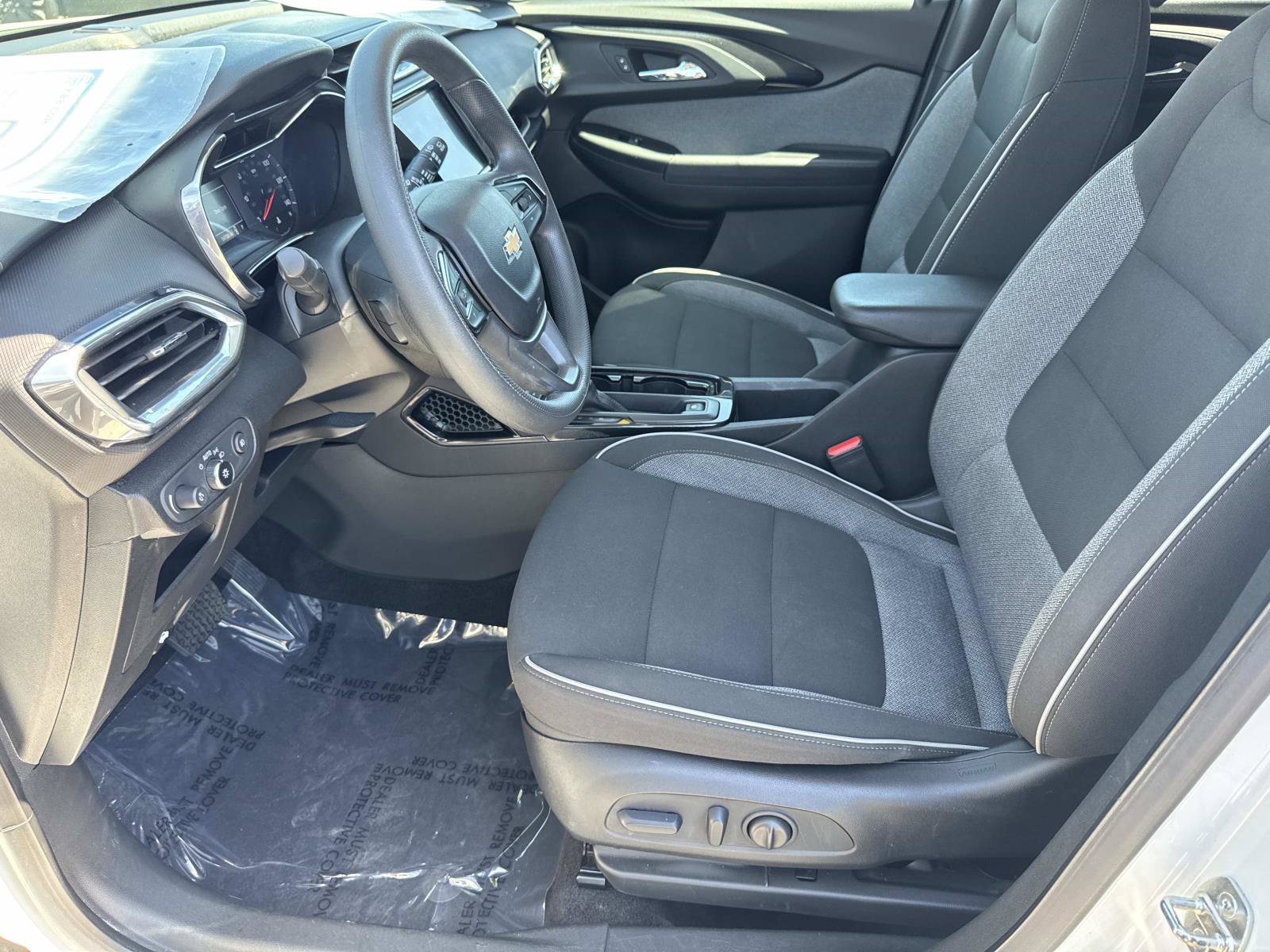 Used 2023 Chevrolet TrailBlazer LT w/ Convenience Package FWD image 23