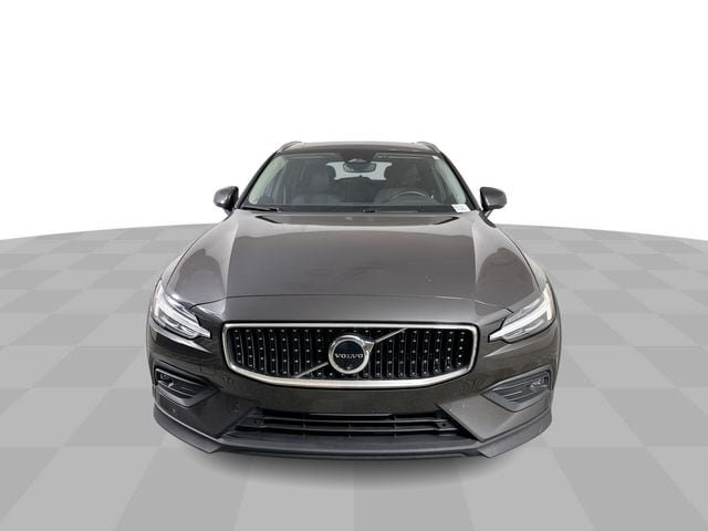 Used 2024 Volvo V60 B5 Cross Country Plus AWD/4WD image 3
