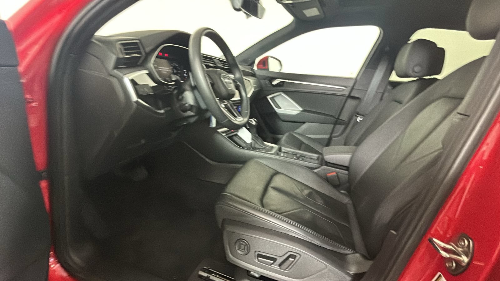 Used 2025 Audi Q3 2.0T Premium AWD/4WD image 10