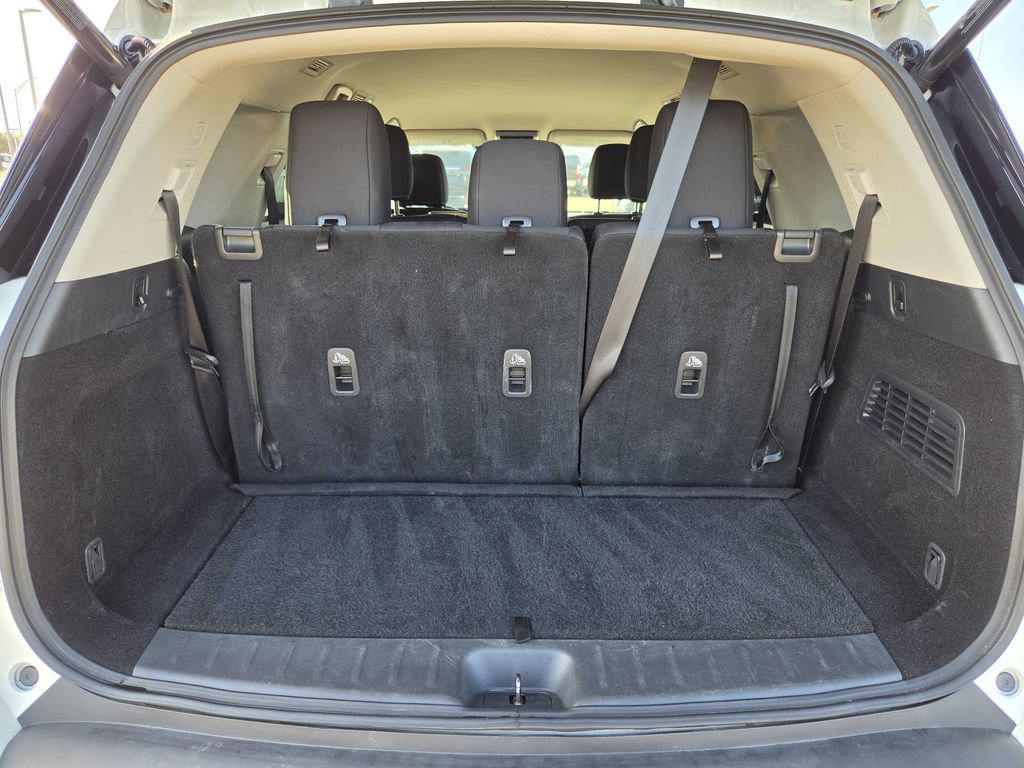 Used 2025 Nissan Pathfinder SV FWD image 29