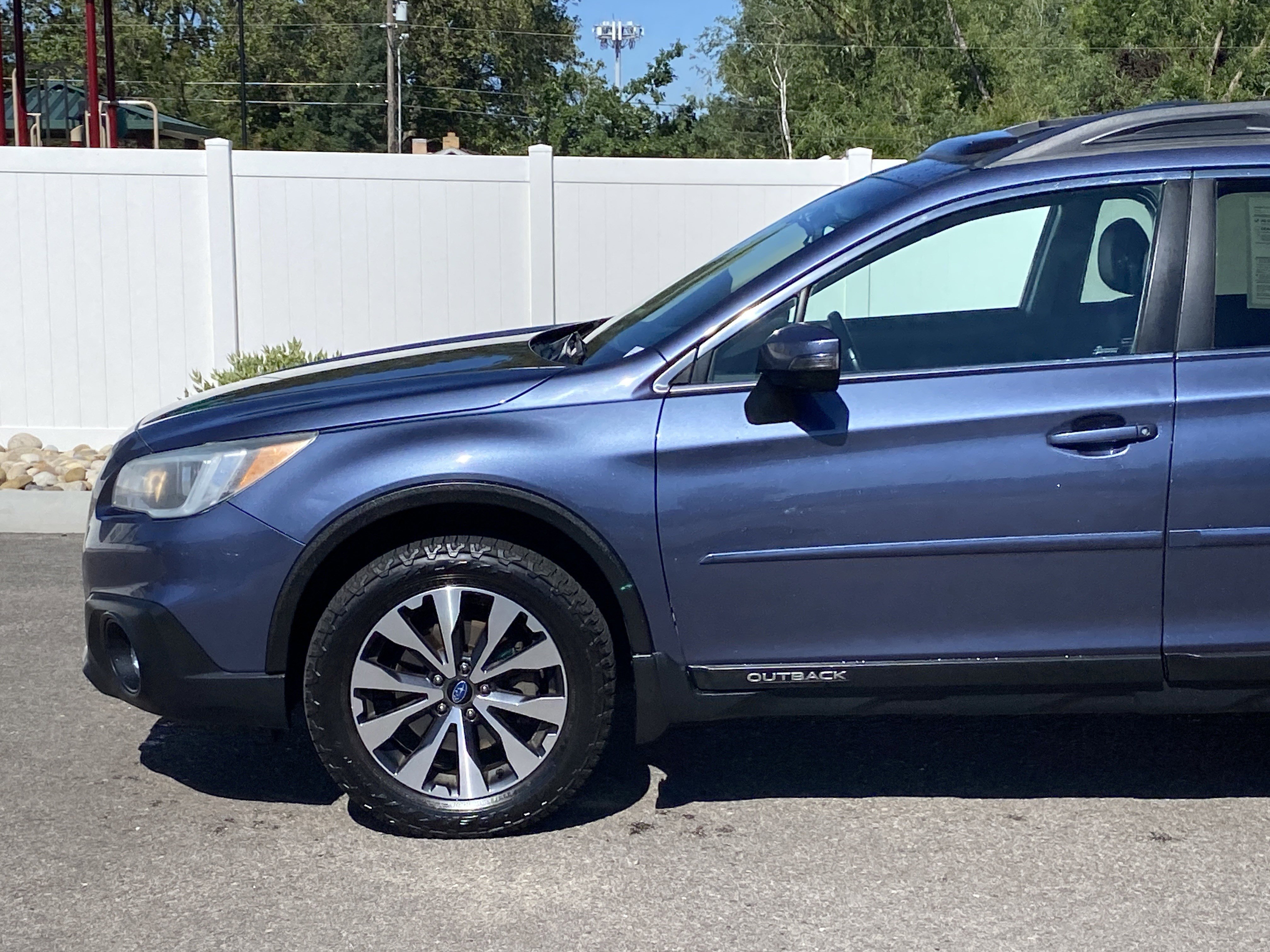 Used 2016 Subaru Outback 2.5i Limited AWD/4WD image 2