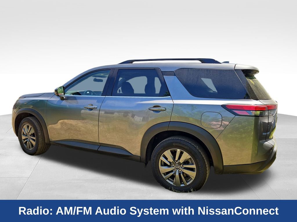 Used 2025 Nissan Pathfinder SV image 4
