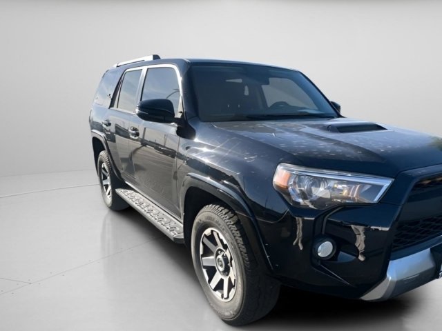 Used 2018 Toyota 4Runner SR5 AWD/4WD image 3