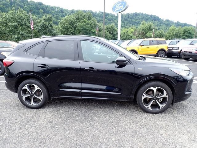 Certified 2023 Ford Escape ST-Line Select w/ Tech Pack #2 AWD/4WD image 9
