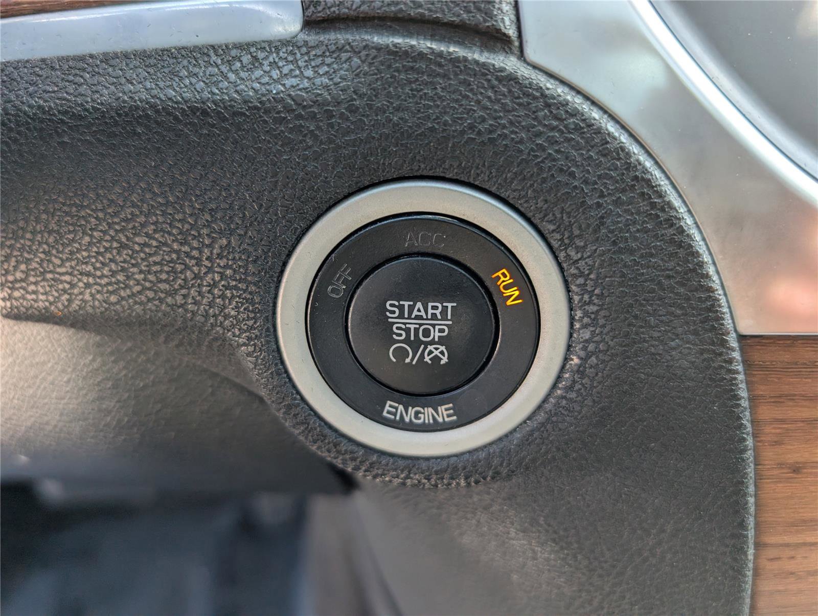 Used 2016 Chrysler 300 C Platinum w/ Safetytec Plus Group AWD/4WD image 28