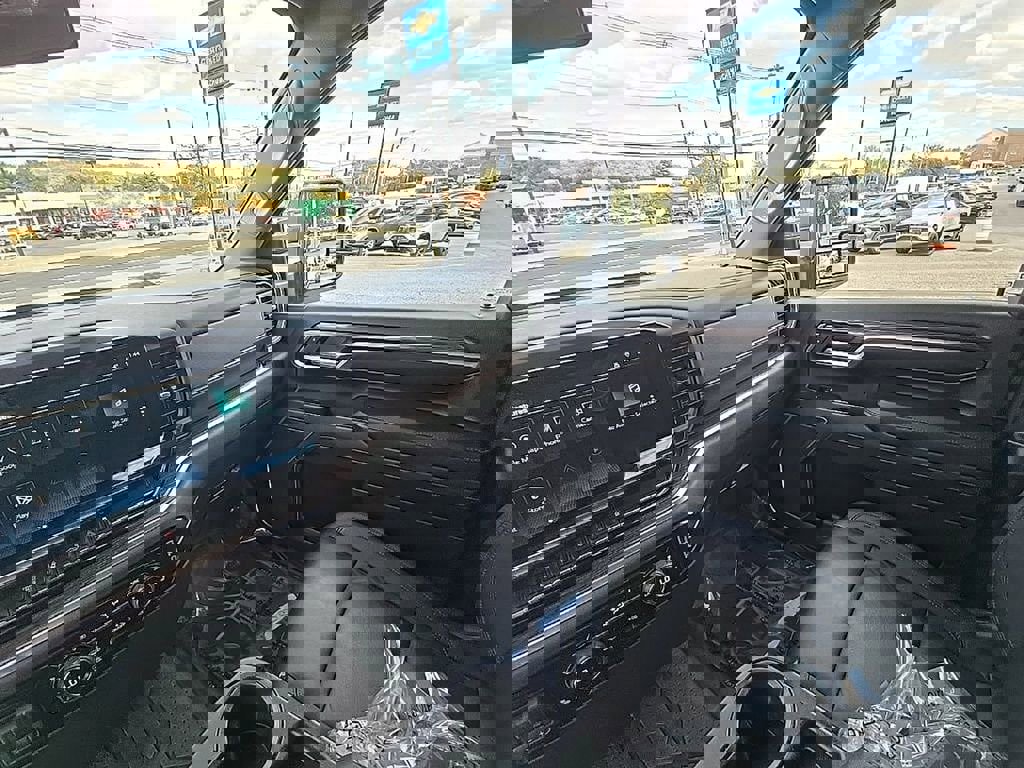 Used 2024 Chevrolet Silverado 2500 LT w/ Convenience Package image 26