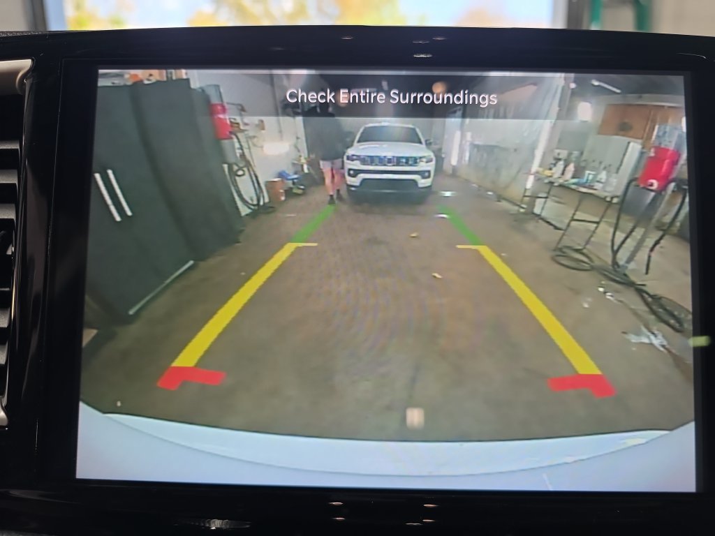 Used 2023 Chrysler Pacifica Touring-L FWD image 28