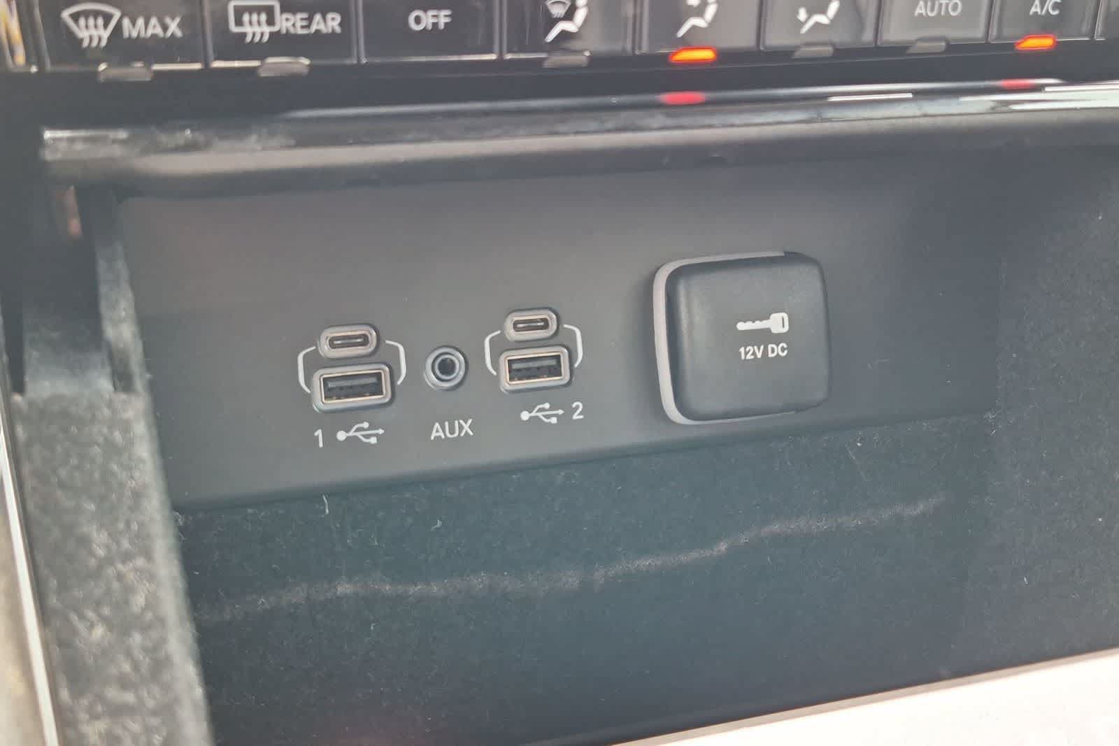 Used 2021 Jeep Grand Cherokee L Limited AWD/4WD image 32