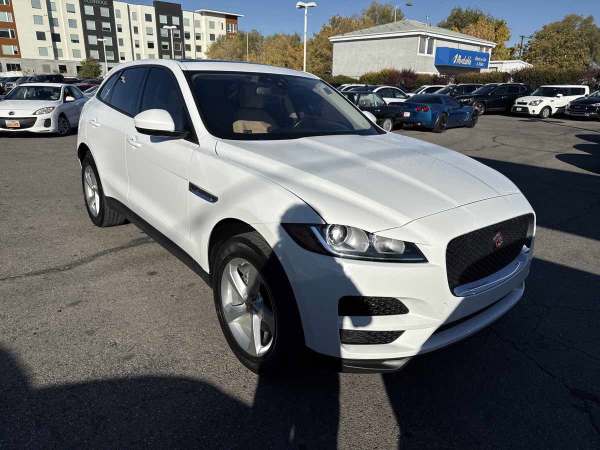 Used 2018 Jaguar F-PACE Premium image 4
