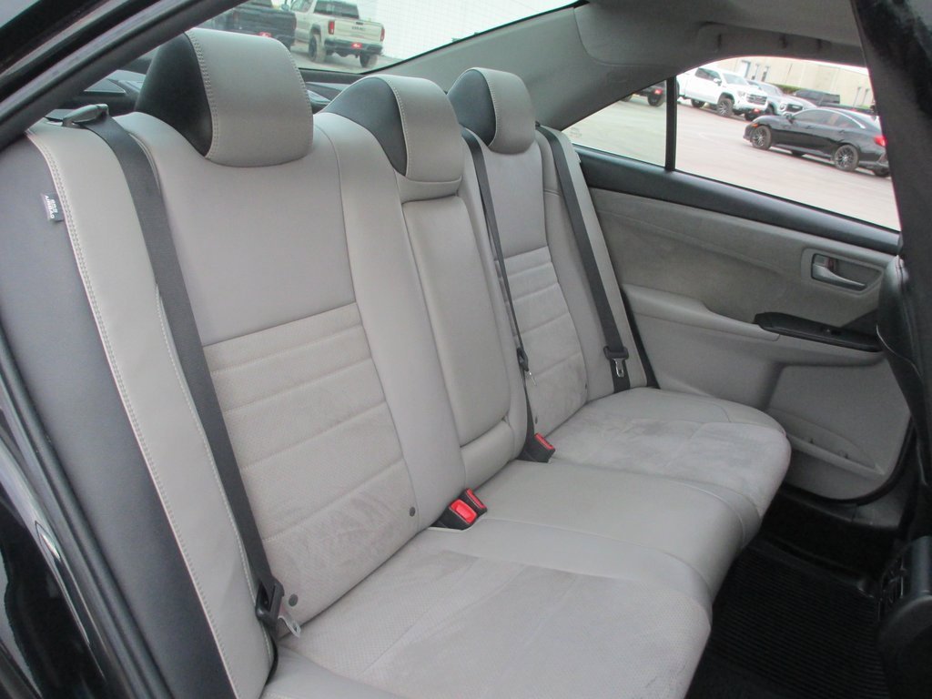Used 2017 Toyota Camry XSE image 18