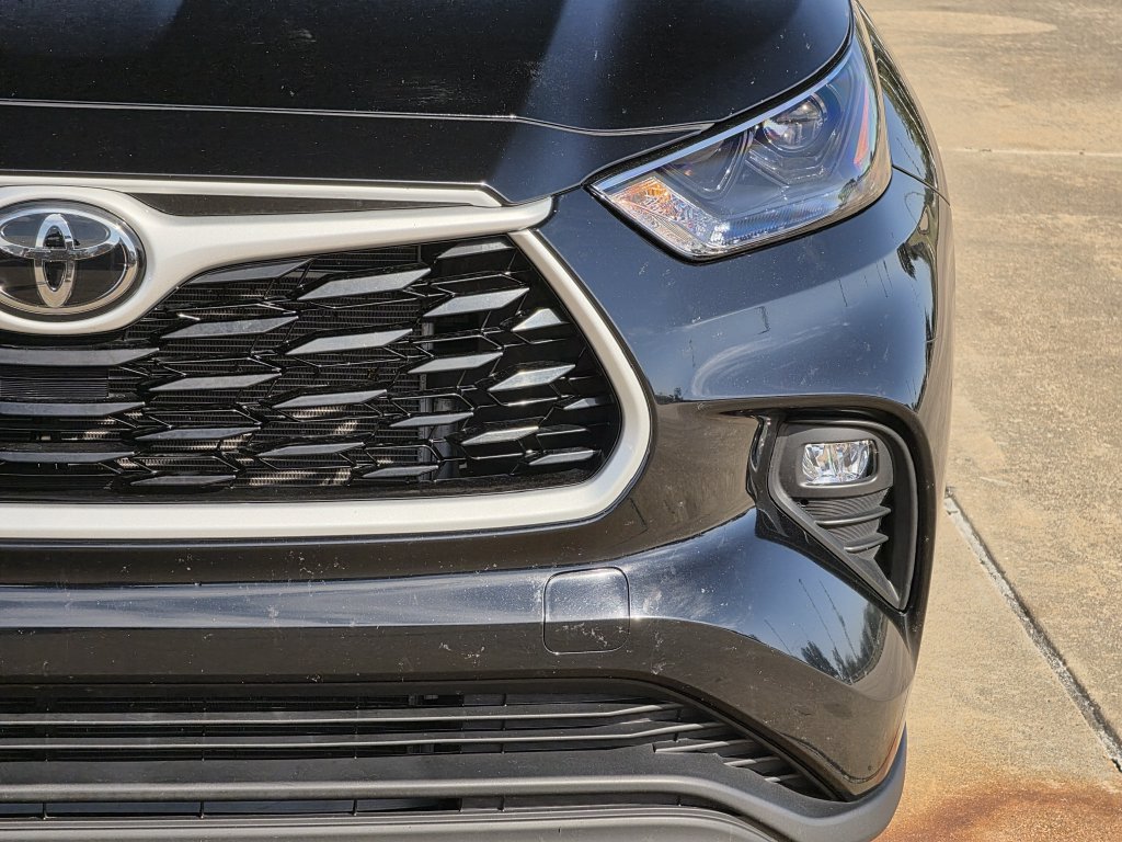 Used 2021 Nissan Kicks SR w/ Exterior Package FWD image 4