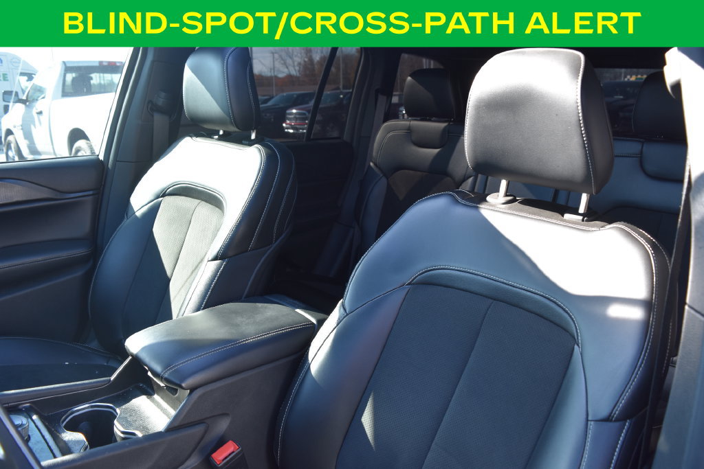 Used 2024 Jeep Grand Cherokee Altitude AWD/4WD image 17