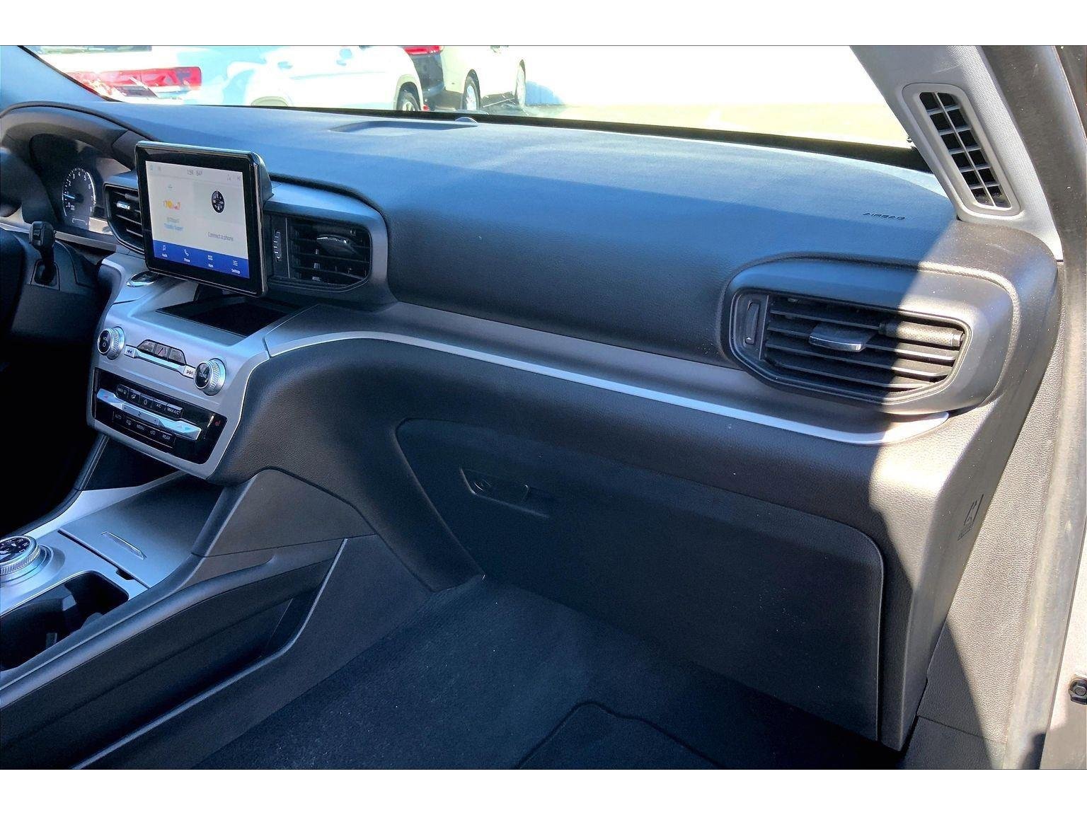 Used 2022 Ford Explorer XLT image 13