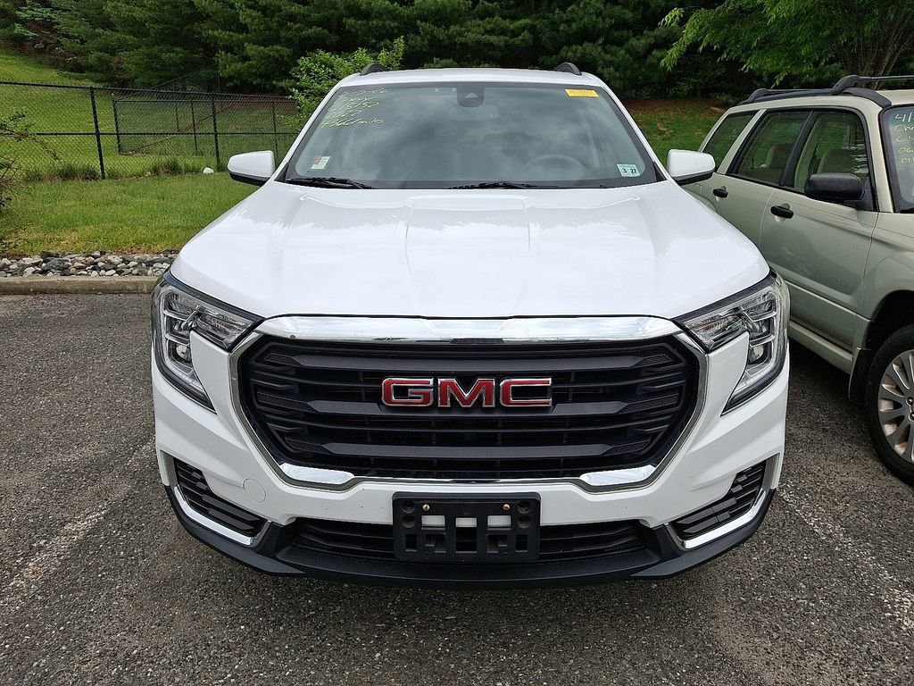 Used 2022 GMC Terrain SLE w/ Driver Convenience Package FWD image 2