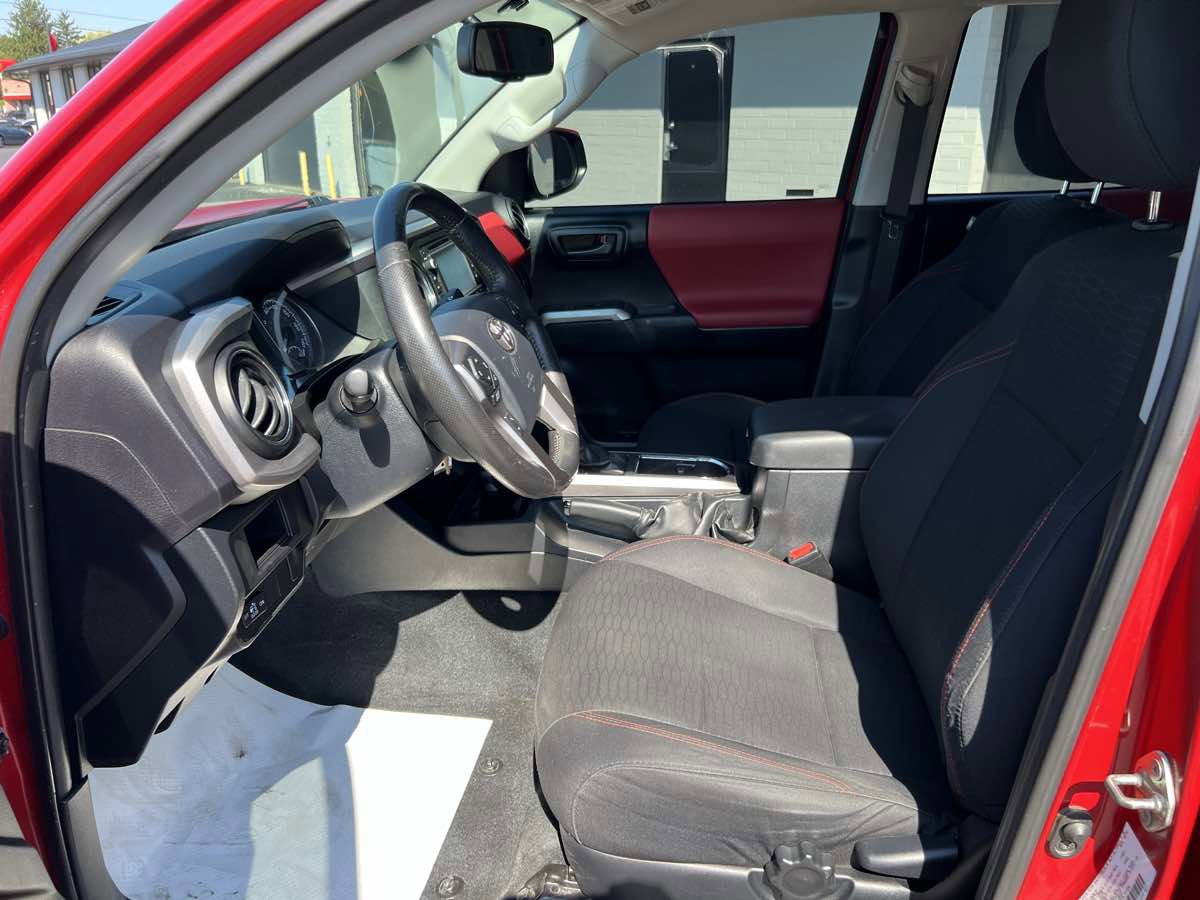 Used 2017 Toyota Tacoma SR5 image 11