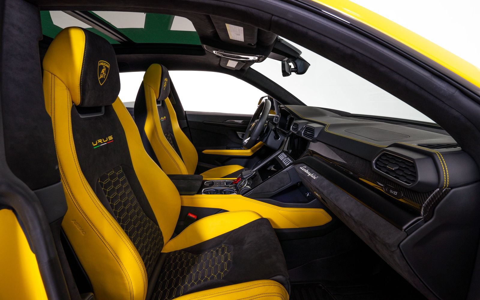 Used 2021 Lamborghini Urus AWD/4WD image 19