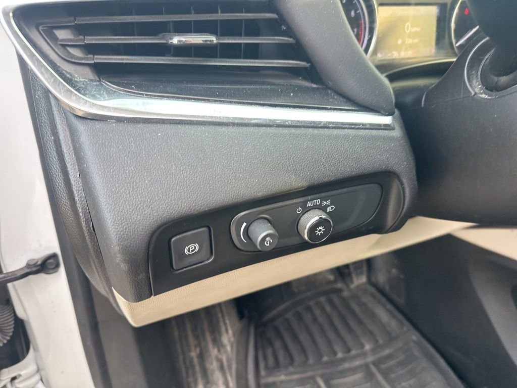 Used 2021 Buick Enclave Essence image 20