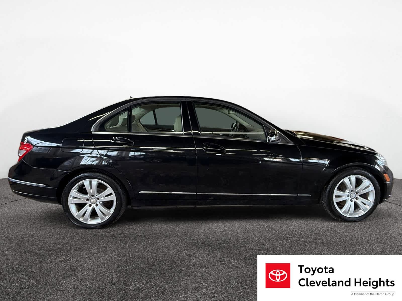 Used 2011 Mercedes-Benz C 300 4MATIC Sedan image 4