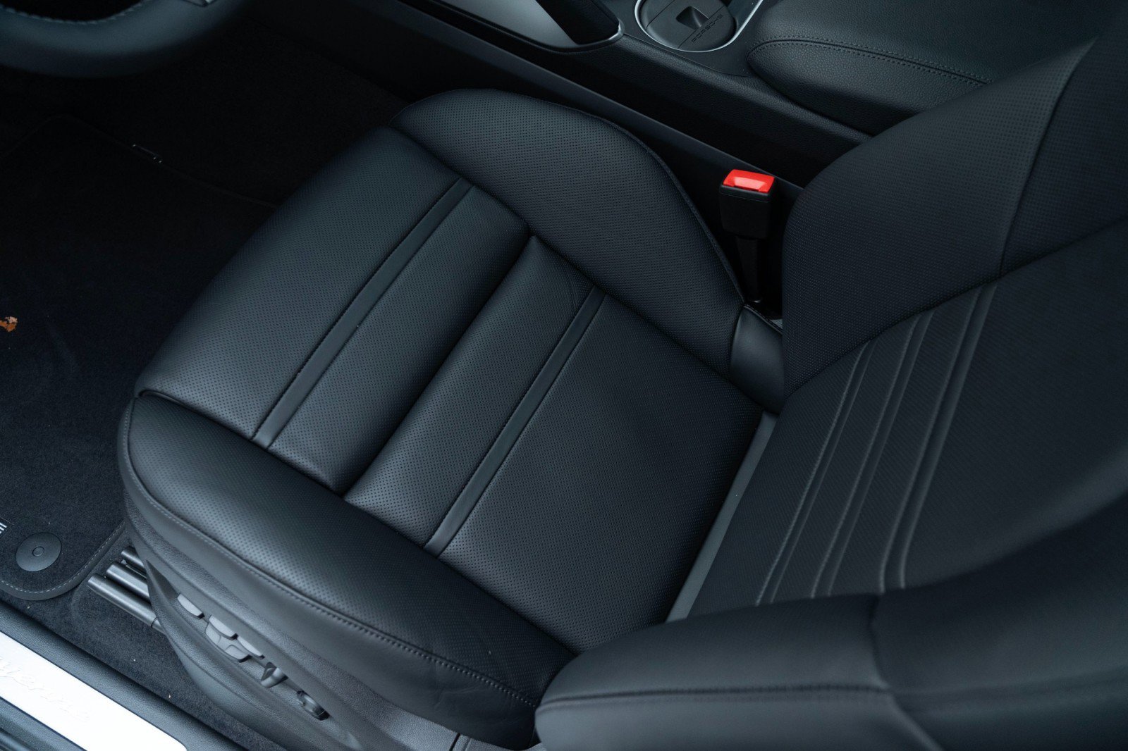 New 2026 Porsche Cayenne Coupe image 16