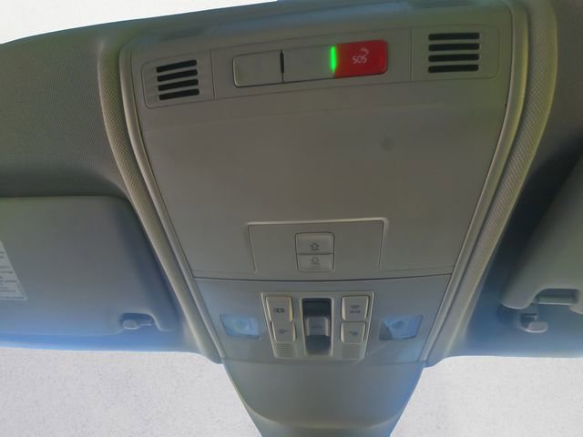 Used 2023 Volkswagen Taos SE AWD/4WD image 17