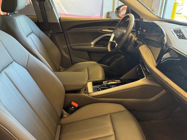 Used 2025 Audi Q5 Premium w/ Convenience Package AWD/4WD image 29
