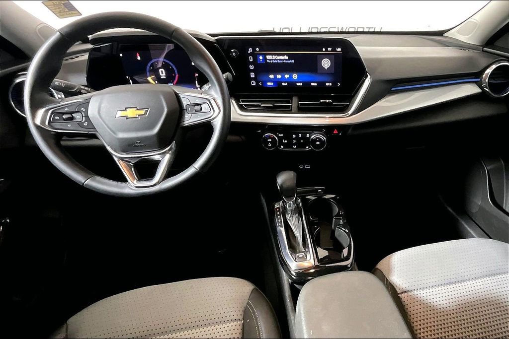 Used 2025 Chevrolet Trax LT w/ LT Convenience Package image 11