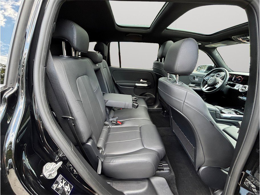Used 2020 Mercedes-Benz GLB 250 4MATIC w/ Premium Package image 40