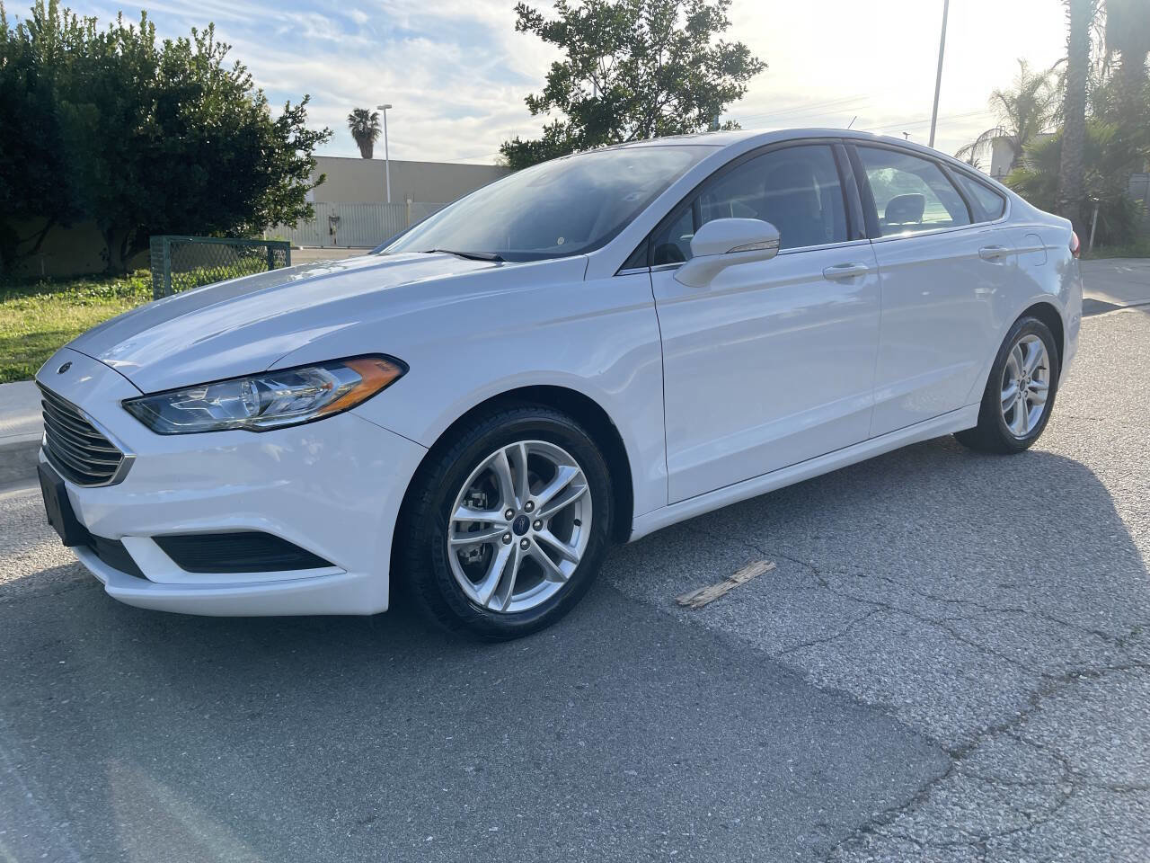 Used 2018 Ford Fusion SE image 1
