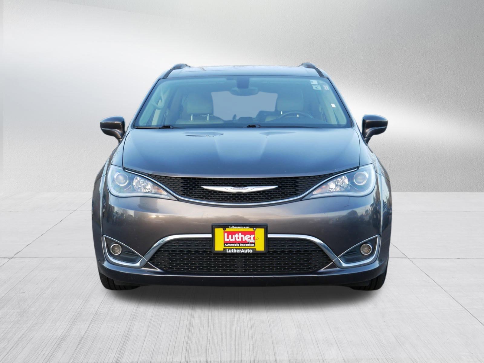 Used 2017 Chrysler Pacifica Touring-L video 2