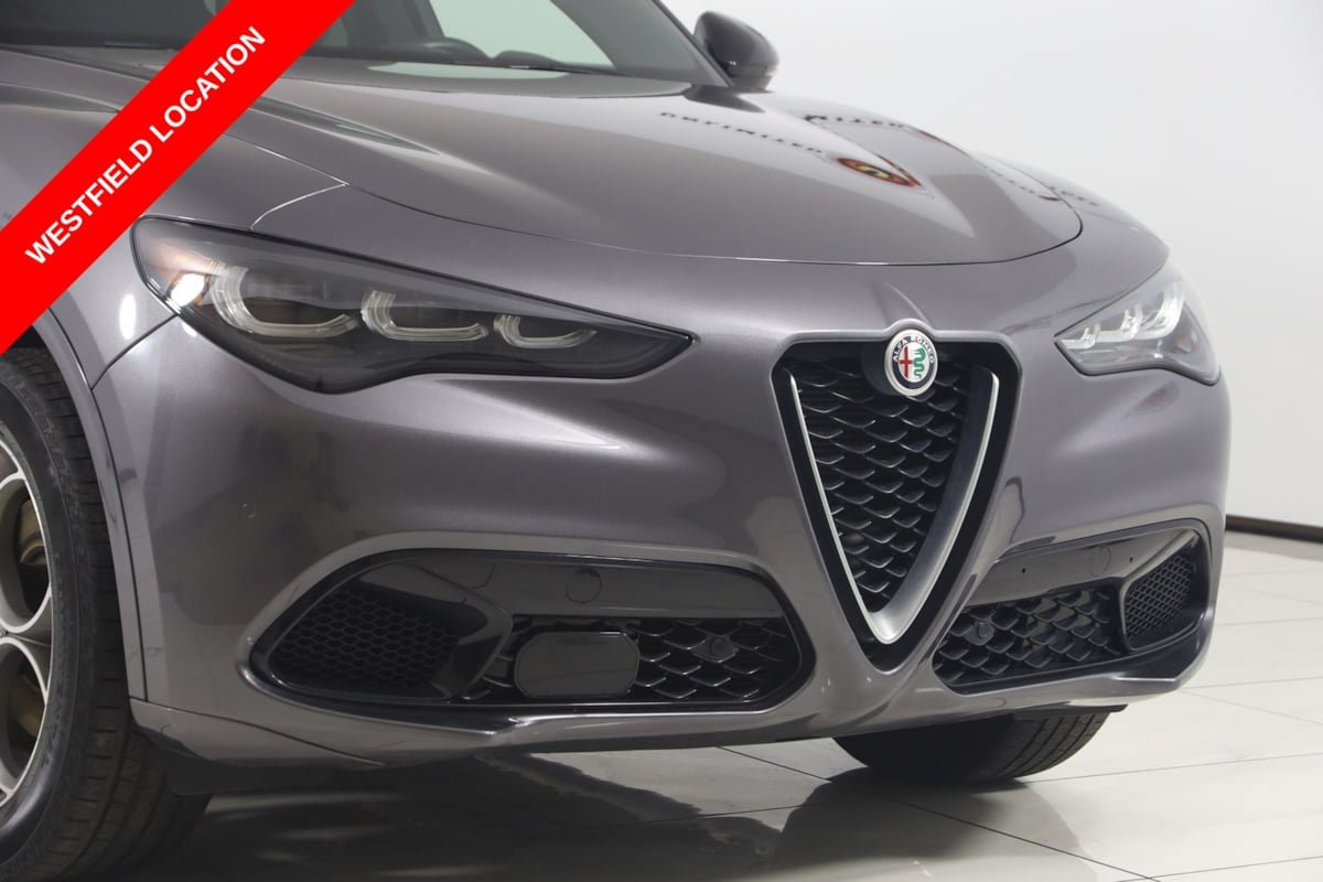 Used 2024 Alfa Romeo Stelvio Ti AWD/4WD image 39