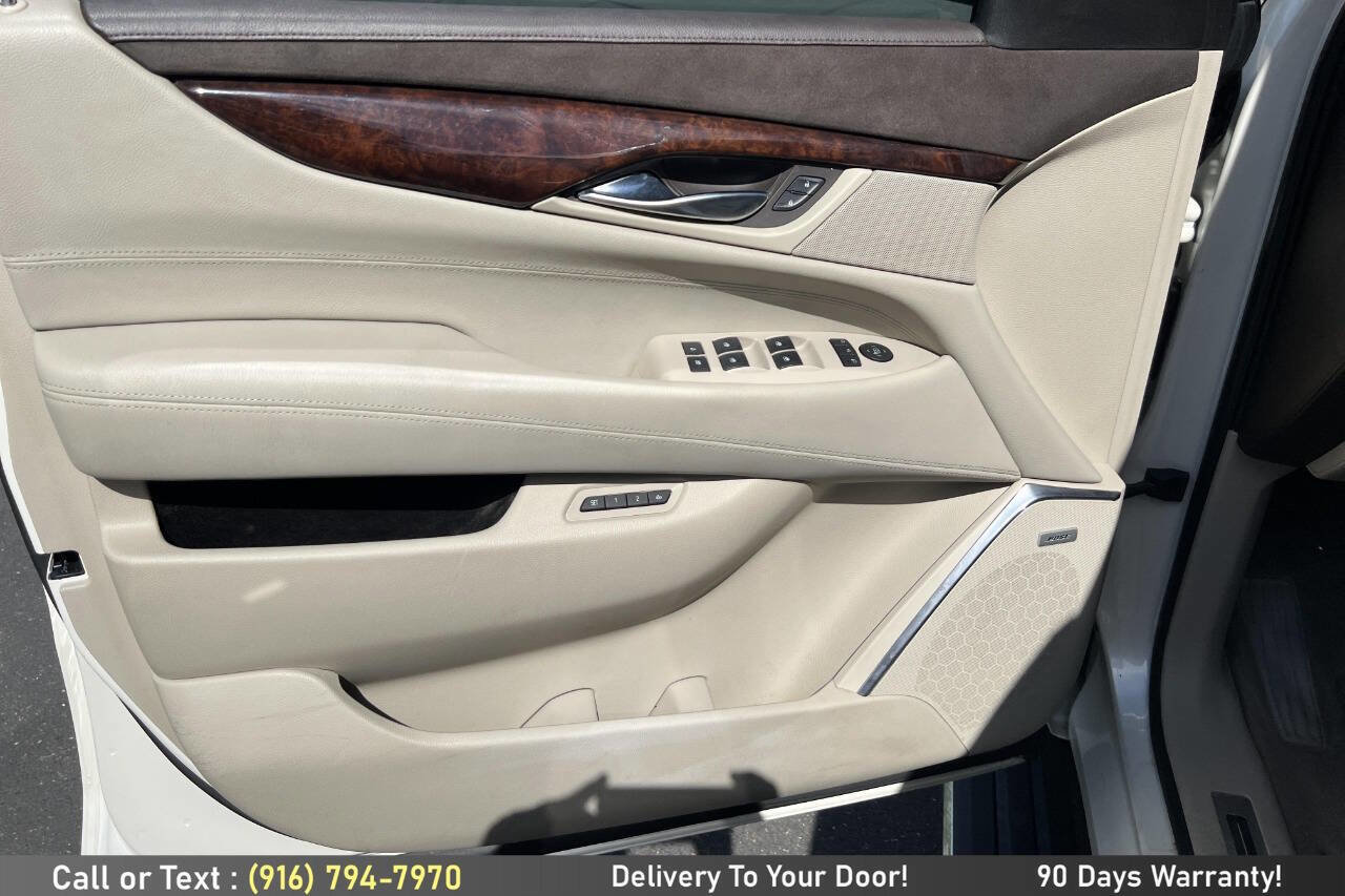 Used 2015 Cadillac Escalade Premium image 19