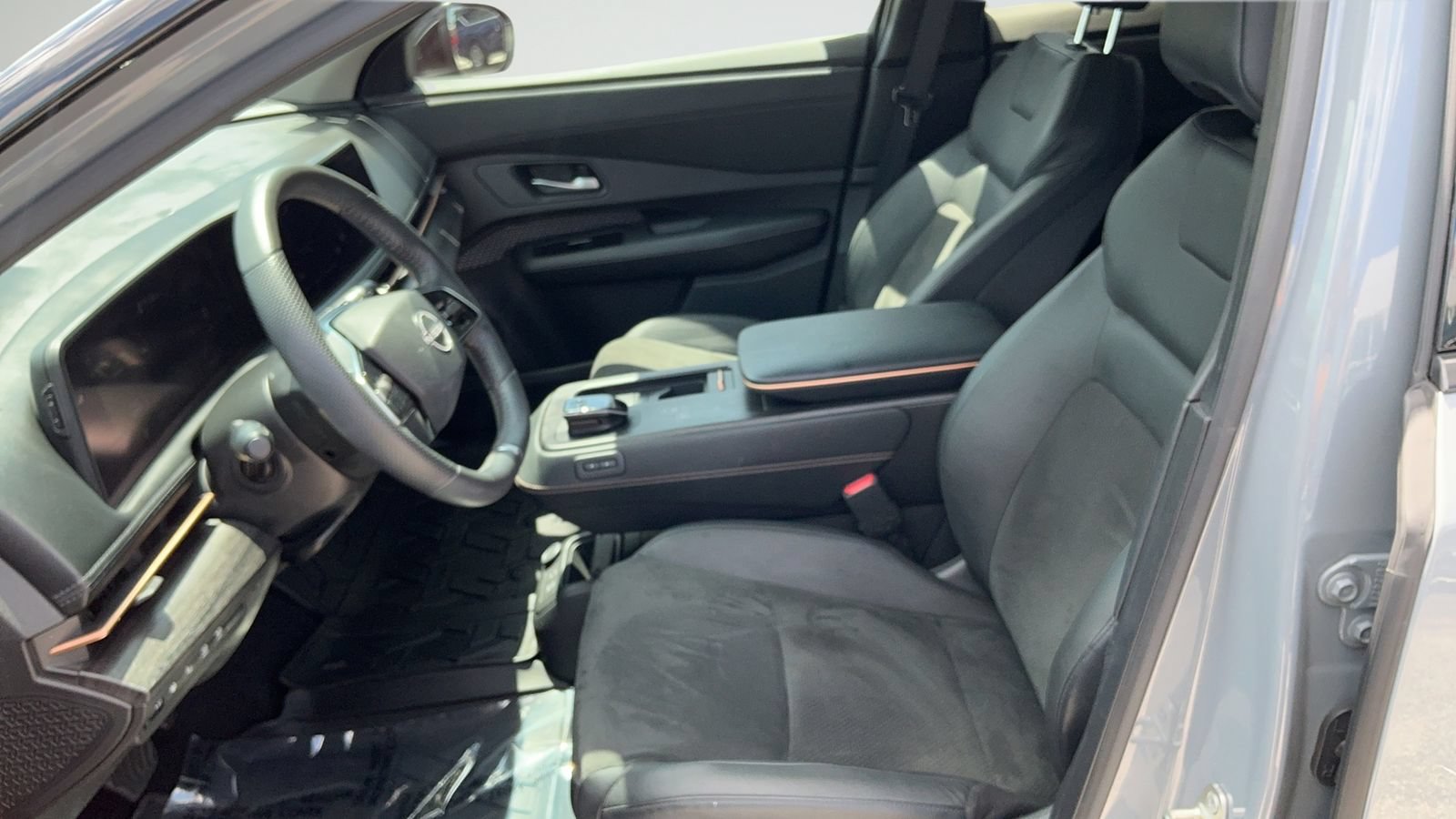 Certified 2025 Nissan Ariya FWD image 40