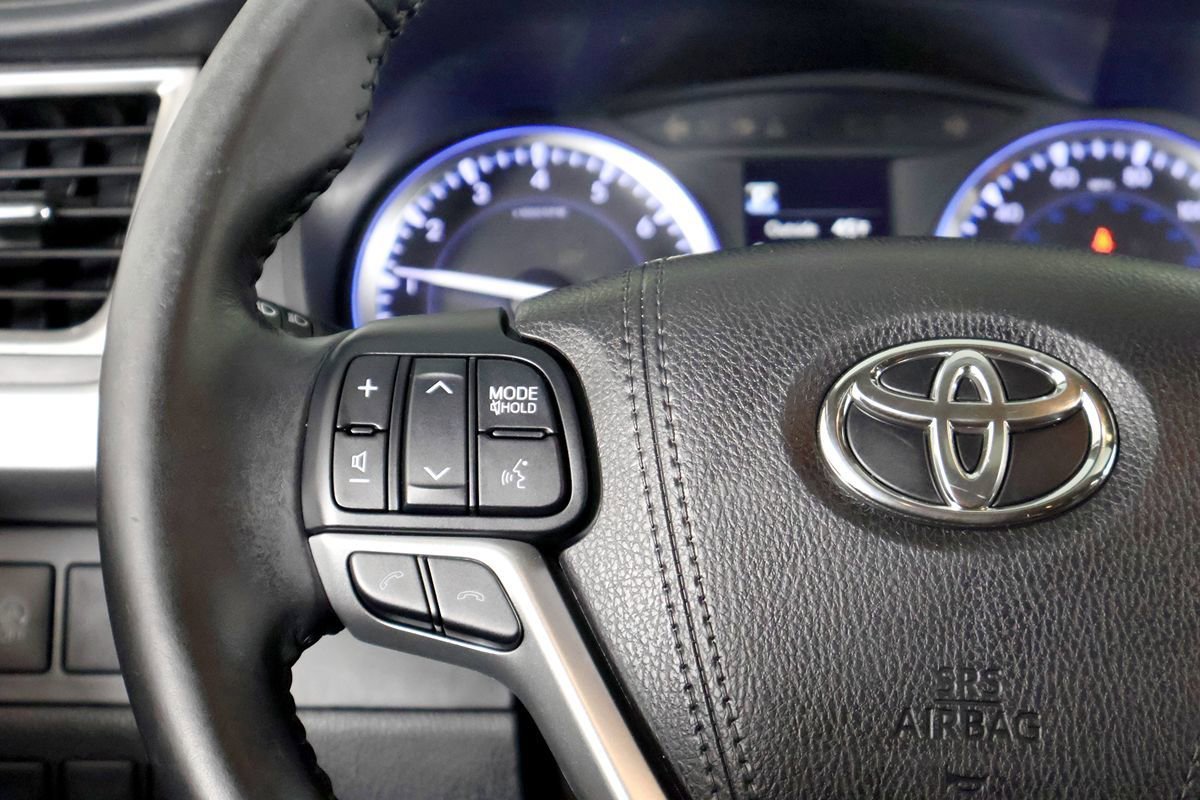 Used 2018 Toyota Highlander SE image 15