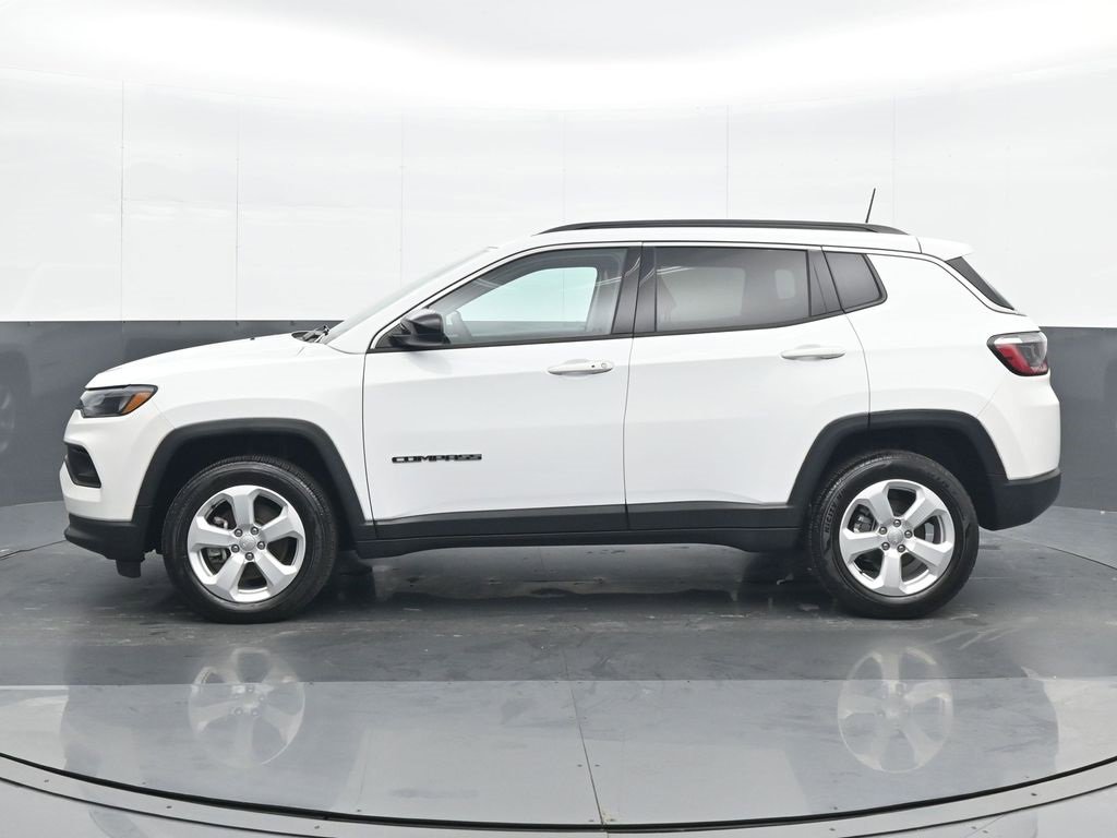Used 2022 Jeep Compass Latitude image 3