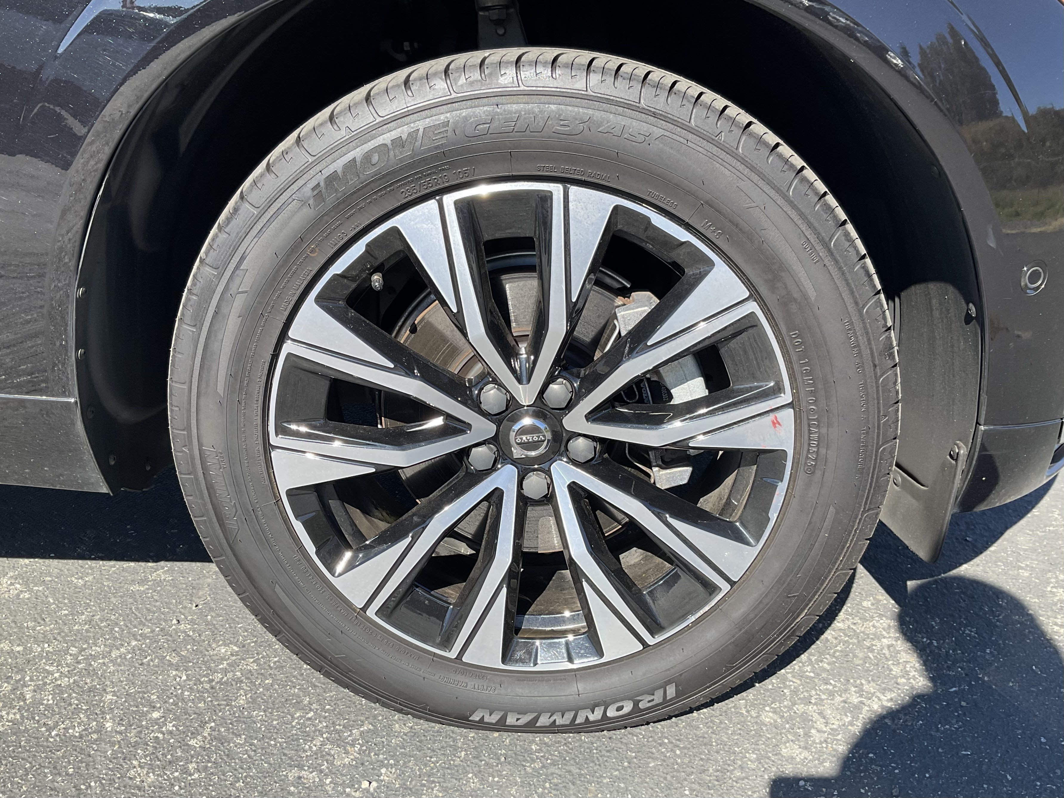 Used 2023 Volvo XC60 B5 Plus AWD/4WD image 11