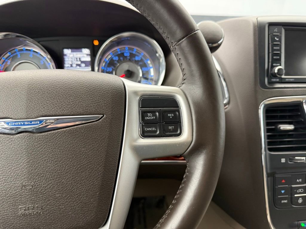Used 2016 Chrysler Town & Country Touring-L image 25