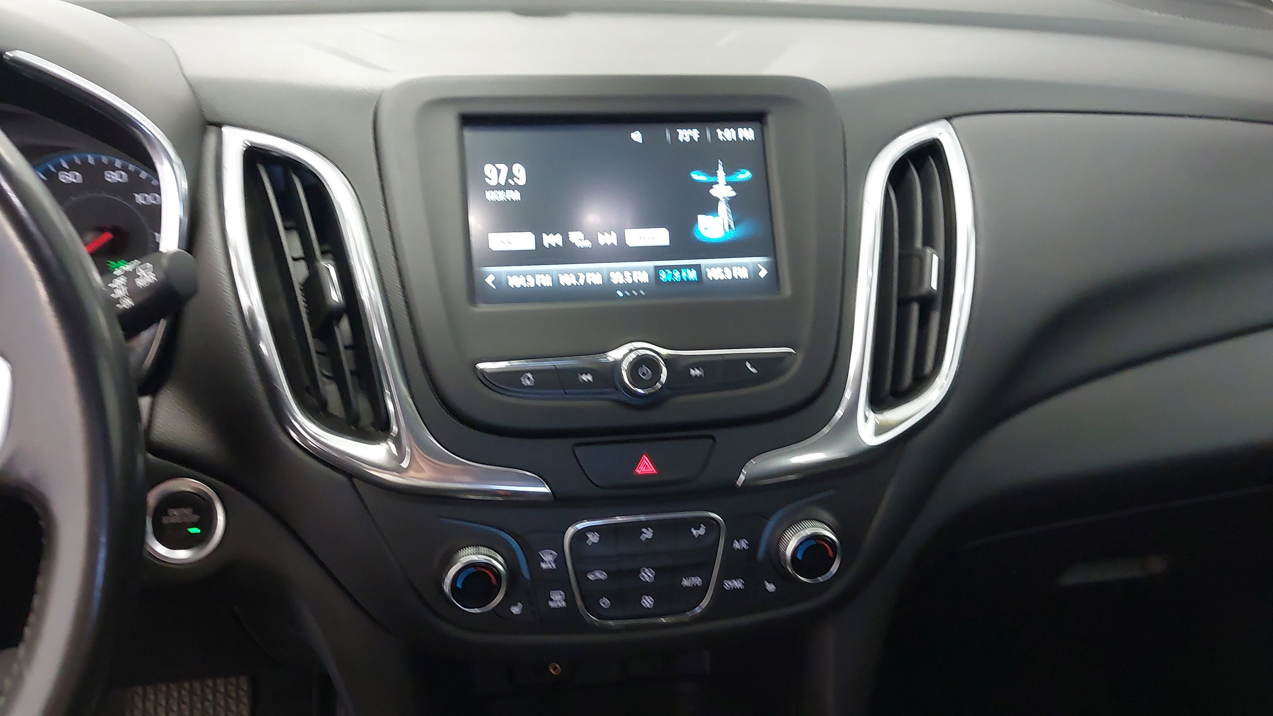 Used 2018 Chevrolet Equinox LT FWD image 20