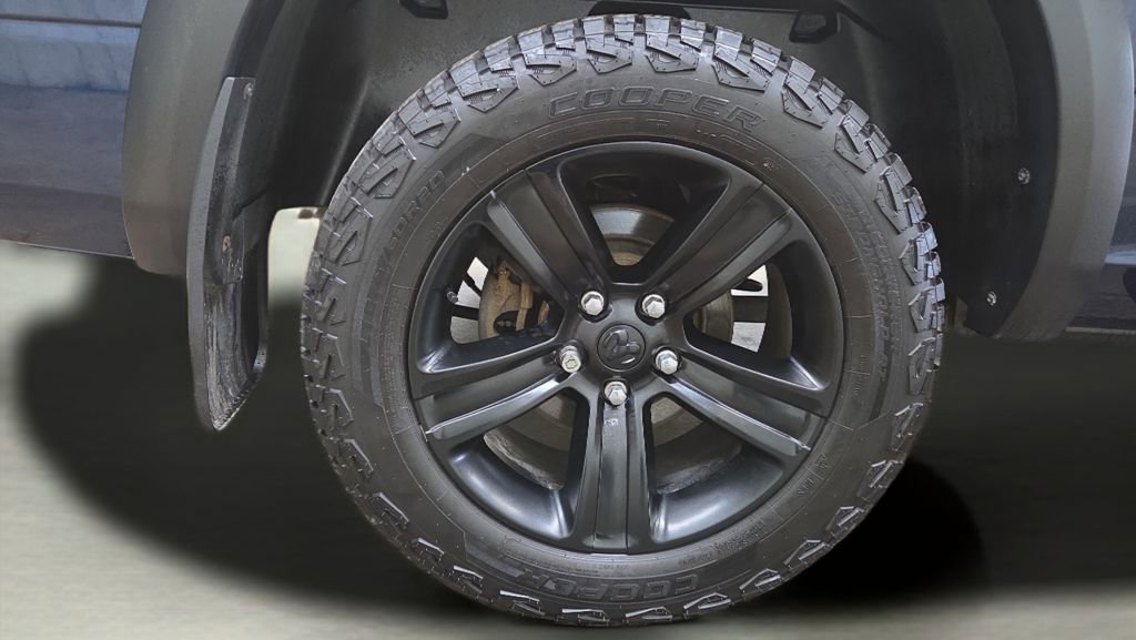 Used 2022 RAM 1500 Classic SLT AWD/4WD image 30
