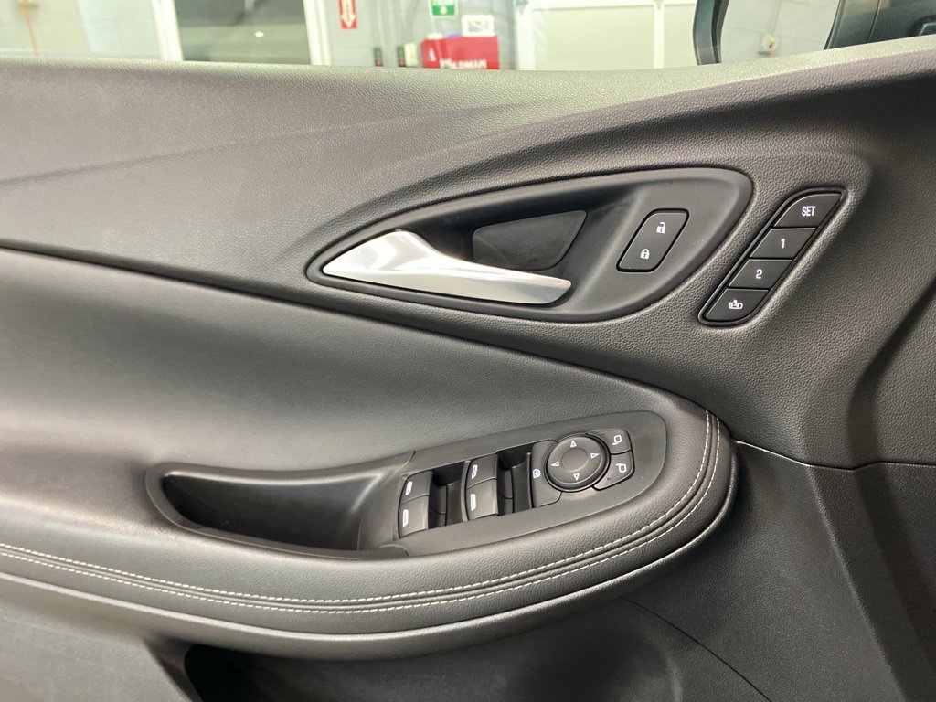 Used 2021 Buick Encore GX Essence w/ Experience Buick Package image 26