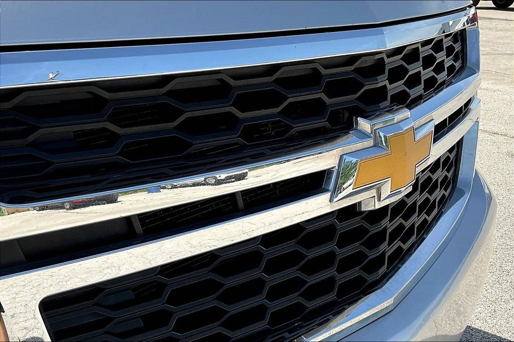 Used 2015 Chevrolet Suburban LT AWD/4WD image 26