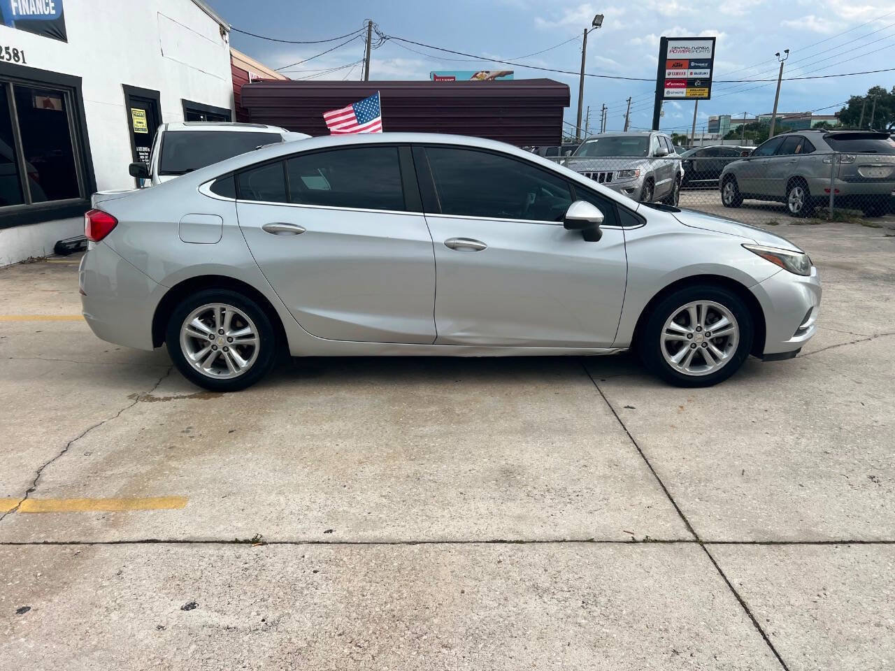 Used 2018 Chevrolet Cruze LT w/ Convenience Package FWD image 4